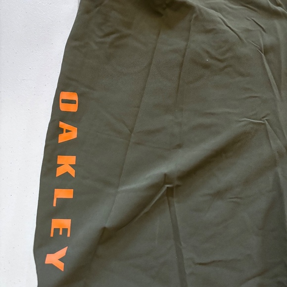 New mens Oakley board shorts various sizes, Army Green - Picture 2 of 5